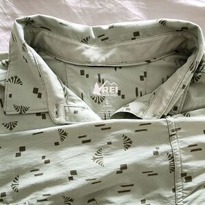REI CO-OP green all over print vented long sleeve button front shirt womens sz L
